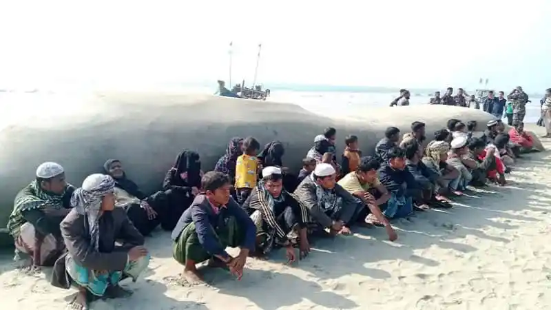টেকনাফে সমুদ্রে রোহিঙ্গাদের অনুপ্রবেশের সময় আটক ৩৬ রোহিঙ্গা. Channel i News - চ্যানেল আই নিউজ