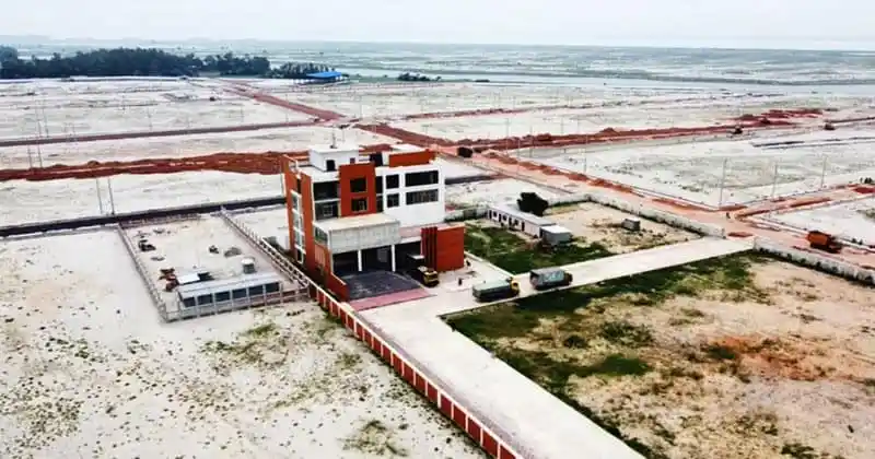 যমুনার তীরে নির্মিত বিশাল অর্থনৈতিক প্রকল্পের ভবন. Channel i News - চ্যানেল আই নিউজ