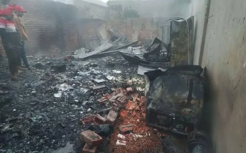 কিশোরগঞ্জে আগুনে পুড়েছে দোকান, ক্ষয়ক্ষতির ছবি. Channel i News - চ্যানেল আই নিউজ