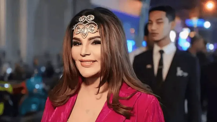রাখি সাওয়ান্তের গ্ল্যামারাস ছবি, তিনি লাল পোশাকে সুন্দরভাবে সাজানো. Channel i News - চ্যানেল আই নিউজ
