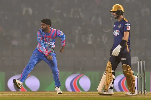 ক্রিকেট ম্যাচে বাংলাদেশের খেলোয়াড় ও ব্যাটসম্যানের দৃশ্য. Channel i News - চ্যানেল আই নিউজ