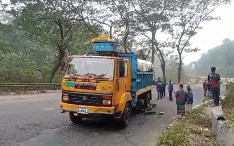 খাগড়াছড়িতে ট্রাক চাপায় নিহত ১, আহতরা হাসপাতালে. Channel i News - চ্যানেল আই নিউজ