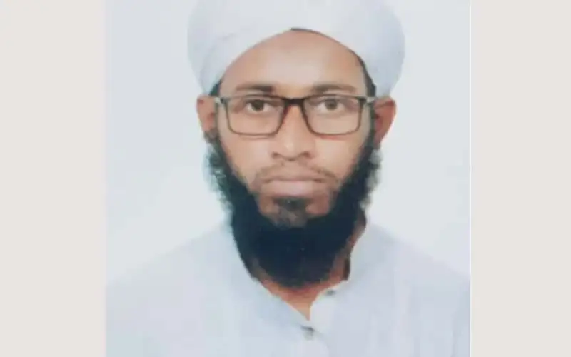 ডাঃ হাসান তারেকের ছবি, পাসপোর্ট সাইজ, চোখে চশমা, হিজাব পরিহিত. Channel i News - চ্যানেল আই নিউজ