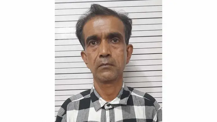 প্রধান উপদেষ্টার সাবেক সহকর্মী পরিচয়ে প্রতারণা চাঁদাবাজি. Channel i News - চ্যানেল আই নিউজ