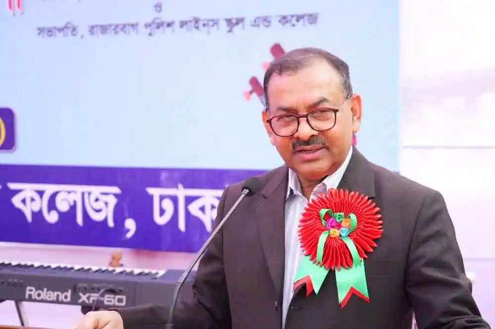 ডিএমপি কমিশনার শিক্ষার্থীদের নৈতিক শিক্ষার গুরুত্ব আলোচনা করছেন. Channel i News - চ্যানেল আই নিউজ