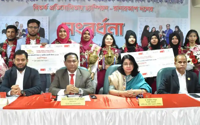 চ্যানেল আই অনলাইন এর সংবাদ সম্মেলনে উপস্থিত সাংবাদিক ও অতিথিরা. Channel i News - চ্যানেল আই নিউজ