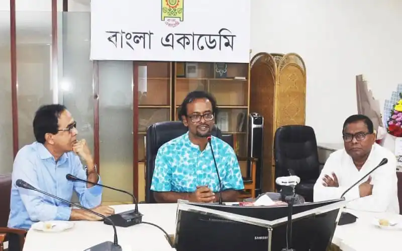 বাংলা একাডেমি ভবনে মহাপরিচালকের সঙ্গে আলোচনা চলছে. Channel i News - চ্যানেল আই নিউজ
