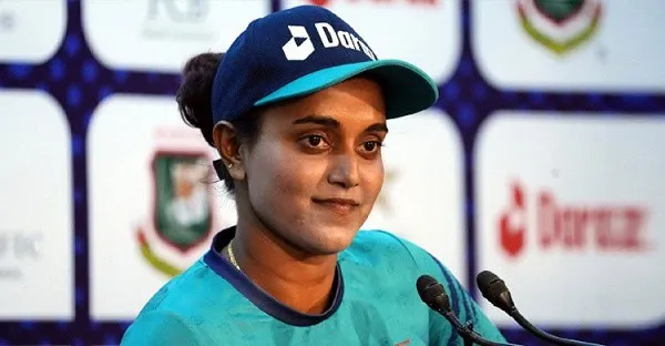 বাংলাদেশ নারী ক্রিকেট দলের একজন খেলোয়াড় সংবাদ সম্মেলনে অংশগ্রহণ করছেন. Channel i News - চ্যানেল আই নিউজ
