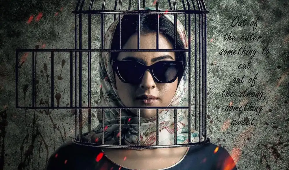 বুবলী সানগ্লাস ও হেডস্কার পরা, কাঁচের খাঁচার মধ্যে দাঁড়িয়ে. Channel i News - চ্যানেল আই নিউজ