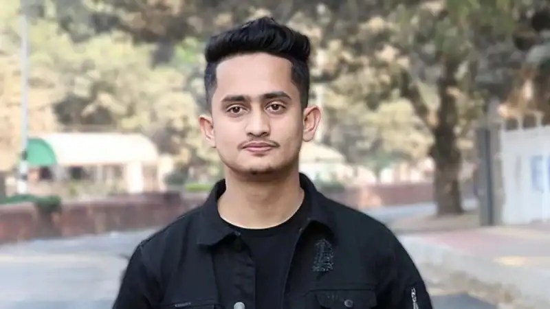 সারজিস আলমের ছবি, তিনি এক যুবক, কালো পোশাক পরিহিত।. Channel i News - চ্যানেল আই নিউজ