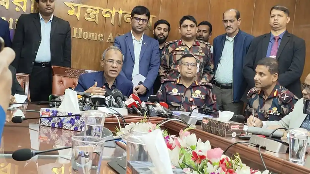 বাংলাদেশের স্বরাষ্ট্র উপদেষ্টা ও কর্মকর্তাদের বৈঠক. Channel i News - চ্যানেল আই নিউজ