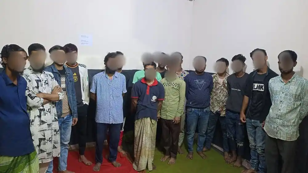 কামরাঙ্গীরচরে ব্লক রেইডে গ্রেপ্তার ১৬ জনের ছবি. Channel i News - চ্যানেল আই নিউজ