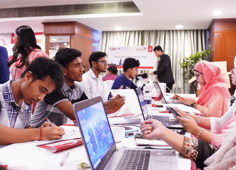 ছাত্রছাত্রীদের বিদেশে উচ্চশিক্ষার জন্য প্রস্তুতি নিচ্ছেন শিক্ষার্থী ও পরামর্শদাতা. Channel i News - চ্যানেল আই নিউজ