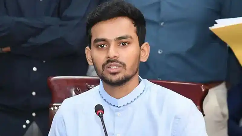 আসিফ মাহমুদ বক্তৃতা দিচ্ছেন, রাজনৈতিক আলোচনা চলমান. Channel i News - চ্যানেল আই নিউজ