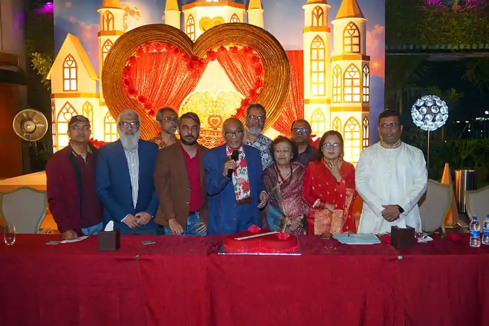শফিক রেহমানের হাত ধরে ‘ভালোবাসা পদক’ অনুষ্ঠানে অতিথিরা উপস্থিত. Channel i News - চ্যানেল আই নিউজ