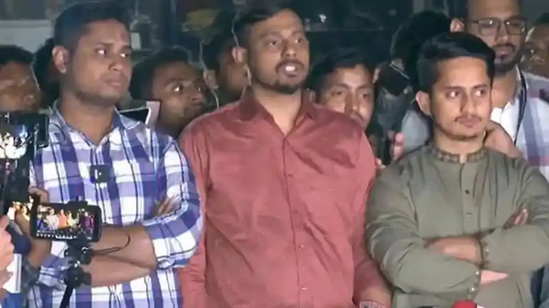 নির্বাচন নিয়ে আলোচনা করছে বিভিন্ন রাজনৈতিক নেতা ও কর্মীরা. Channel i News - চ্যানেল আই নিউজ