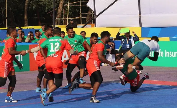 বাংলাদেশ হকি দলের খেলোয়াড়রা জয় উদযাপন করছে. Channel i News - চ্যানেল আই নিউজ