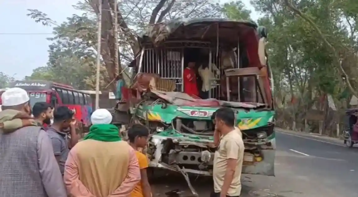 গোপালগঞ্জে সড়ক দুর্ঘটনায় নিহত ২, আহত অনেক. Channel i News - চ্যানেল আই নিউজ