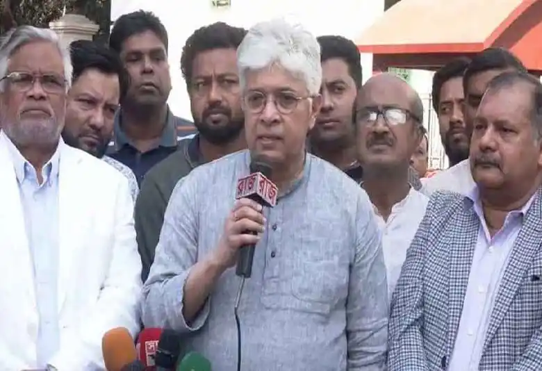 আলোচনায় অংশ নেওয়া রাজনৈতিক নেতা ও সাংবাদিকরা. Channel i News - চ্যানেল আই নিউজ
