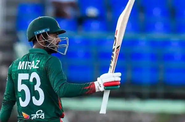 বাংলাদেশের ক্রিকেটার মিরাজ ব্যাট হাতে চ্যাম্পিয়ন্স ট্রফিতে খেলছেন. Channel i News - চ্যানেল আই নিউজ