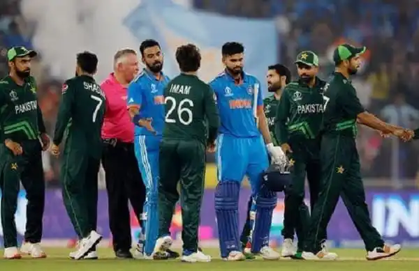 পাকিস্তান ও অস্ট্রেলিয়ার ক্রিকেটাররা মাঠে একত্রিত. Channel i News - চ্যানেল আই নিউজ