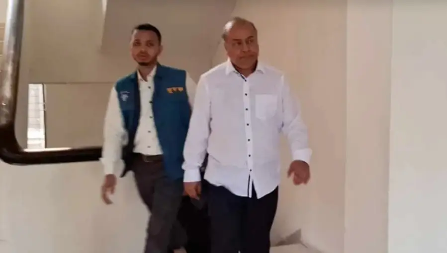 শিবলী রুবাইয়াতকে কারাগারে পাঠানোর আদেশের পর আদালত থেকে বের হচ্ছেন. Channel i News - চ্যানেল আই নিউজ