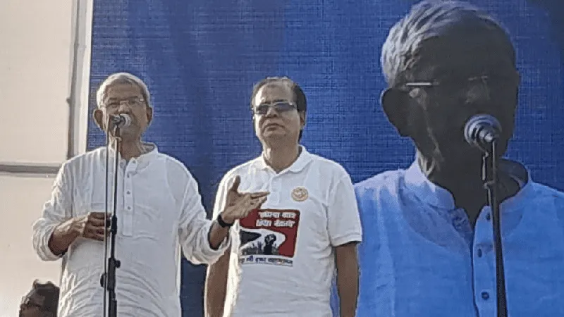 মির্জা ফখরুলের বক্তৃতা চলাকালে ছবি তোলা. Channel i News - চ্যানেল আই নিউজ