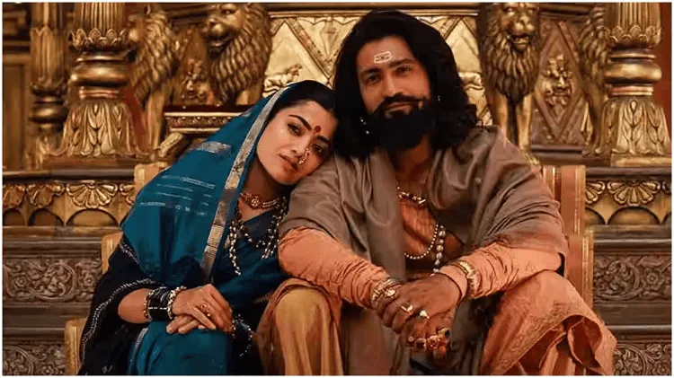 অভিনেতা ও অভিনেত্রীর ঐতিহাসিক সিনেমার দৃশ্য, রাজকীয় পরিবেশে বসে আছেন।. Channel i News - চ্যানেল আই নিউজ