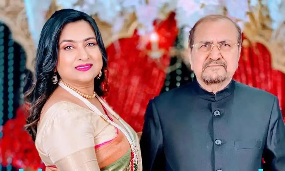 একজন নারী ও একজন পুরুষের ছবি, উৎসবের পরিবেশে. Channel i News - চ্যানেল আই নিউজ