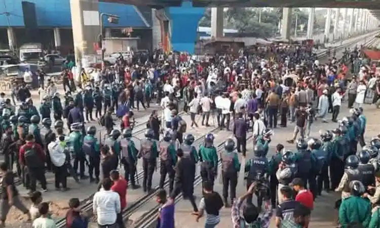 তিতুমীর কলেজের শিক্ষার্থীরা আন্দোলন প্রত্যাহার করে রাস্তায় নেমে এসেছে. Channel i News - চ্যানেল আই নিউজ