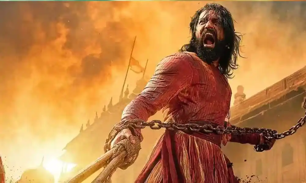 অগ্নিকুণ্ডের মাঝে রক্তাক্ত চরিত্রের শক্তিশালী দৃশ্য. Channel i News - চ্যানেল আই নিউজ