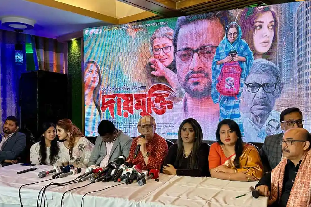 বাংলাদেশের বিভিন্ন সংবাদকর্মী ও বিশ্লেষকরা সংবাদ সম্মেলনে অংশগ্রহণ করছেন. Channel i News - চ্যানেল আই নিউজ