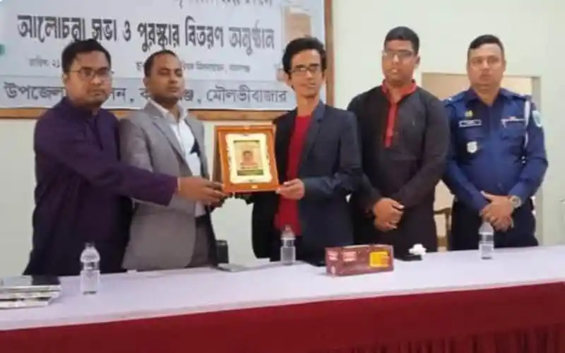 শুভাশিস সিনহাকে সম্মাননা প্রদান অনুষ্ঠানে উপস্থিত অতিথিরা. Channel i News - চ্যানেল আই নিউজ