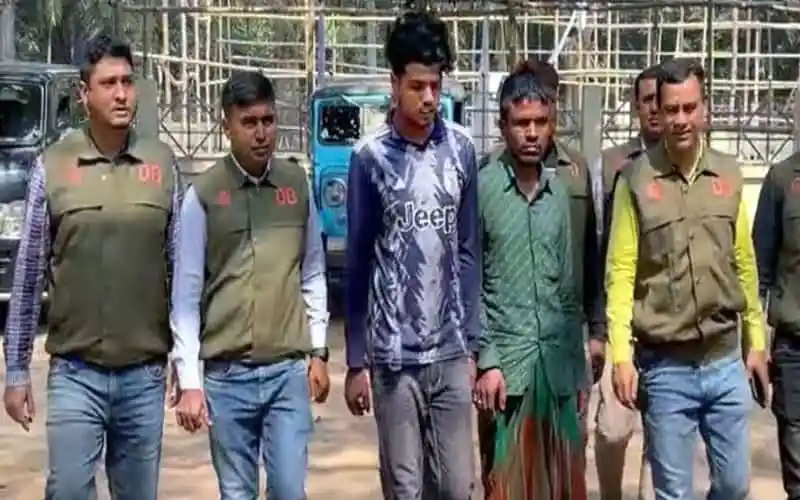 ডাকাতি ঘটনায় গ্রেপ্তার দুইজনসহ পুলিশ সদস্যরা. Channel i News - চ্যানেল আই নিউজ