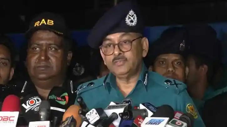 ডিএমপি কমিশনারের সংবাদ সম্মেলনে পুলিশ কর্মকর্তারা উপস্থিত. Channel i News - চ্যানেল আই নিউজ