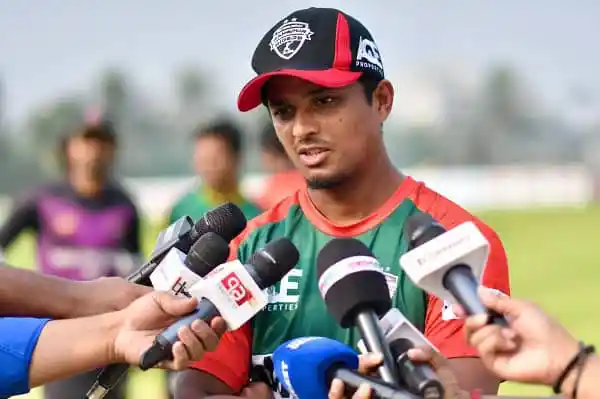 রংপুর ক্রিকেট দলের খেলোয়াড় সংবাদ সম্মেলনে বক্তব্য দিচ্ছেন. Channel i News - চ্যানেল আই নিউজ
