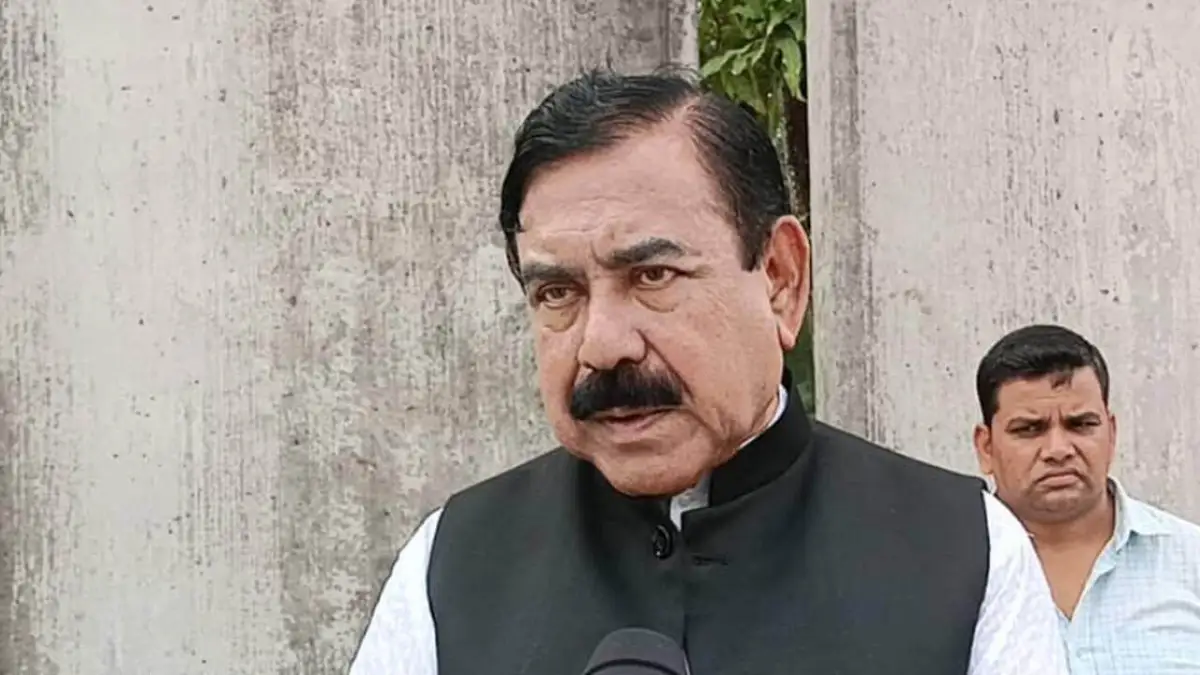 শাজাহান খান ও অন্য একজনের ছবি, মামলা সংক্রান্ত ছবি. Channel i News - চ্যানেল আই নিউজ