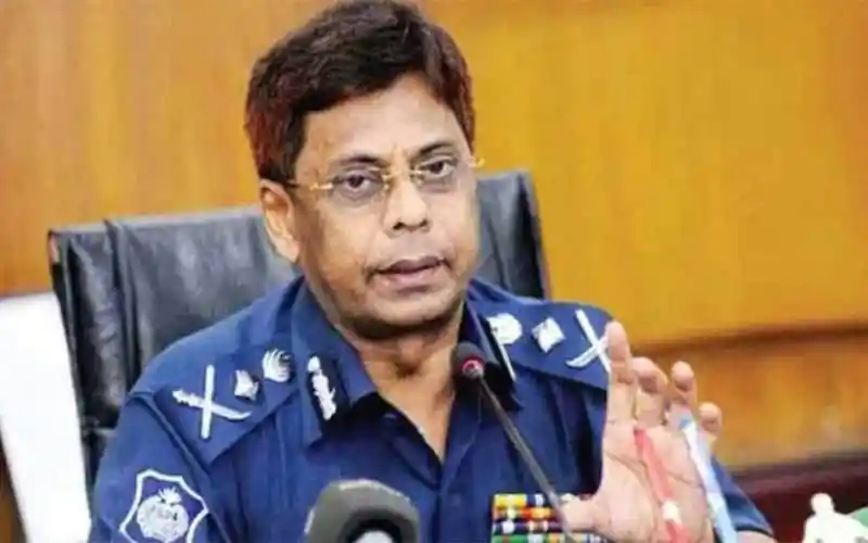সাবেক আইজিপির বাসায় অভিযান, অবৈধ সম্পদের নথি উদ্ধার. Channel i News - চ্যানেল আই নিউজ
