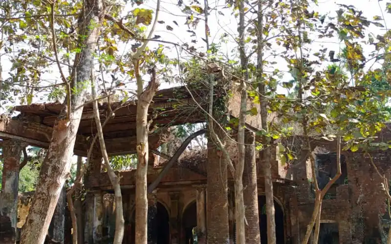 লক্ষ্মীপুরে ৪০০ বছরের পুরনো দালালবাজার জমিদার বাড়ির ধ্বংসাবশেষ. Channel i News - চ্যানেল আই নিউজ
