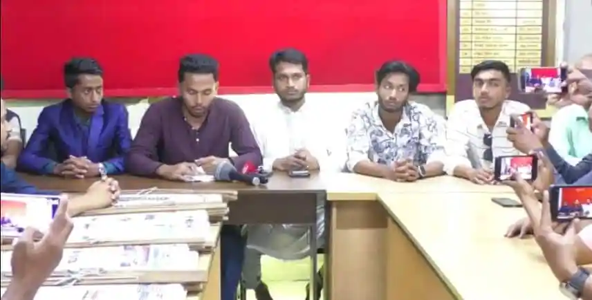 লক্ষ্মীপুরে ছাত্র আন্দোলনের কমিটি নিয়ে ক্ষোভ, পদত্যাগের ঘটনা. Channel i News - চ্যানেল আই নিউজ