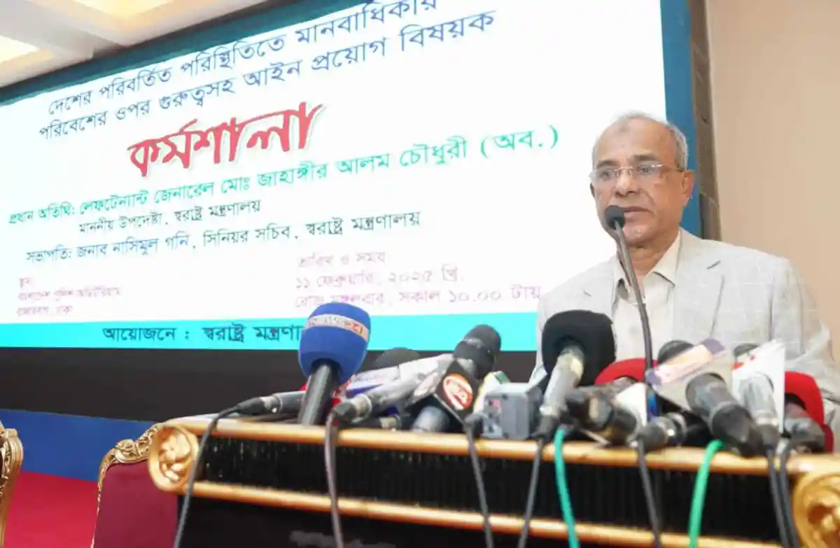 স্বরাষ্ট্র উপদেষ্টা সংবাদ সম্মেলনে বক্তব্য দিচ্ছেন. Channel i News - চ্যানেল আই নিউজ