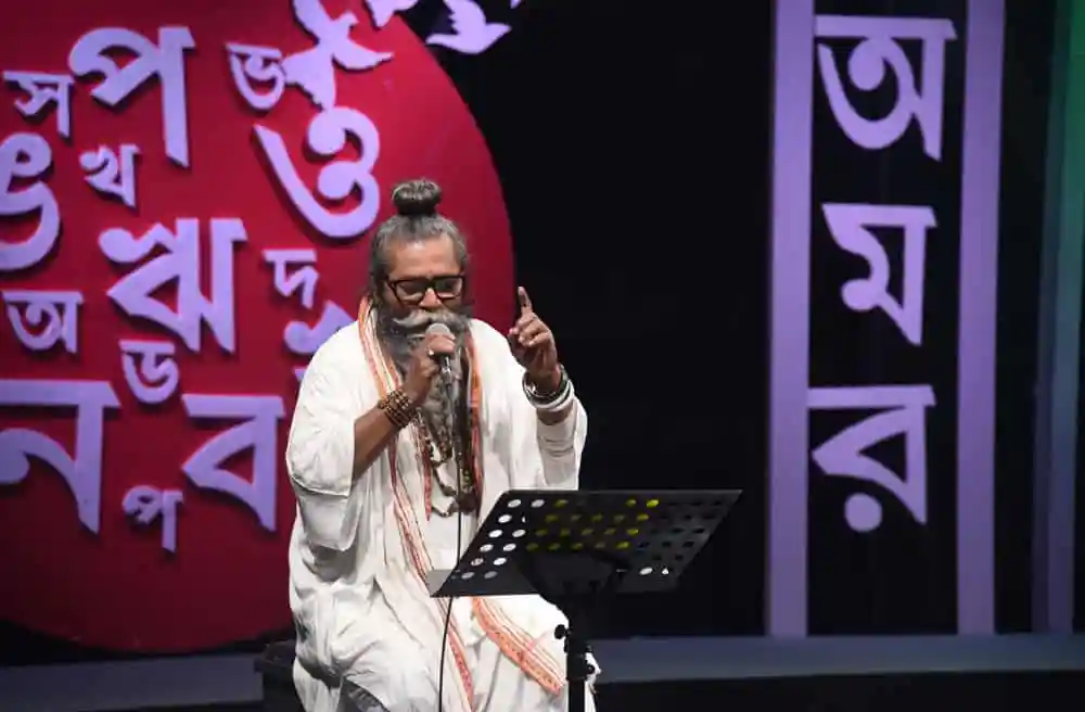 একুশে ফেব্রুয়ারিতে বিটিভিতে যা থাকছে, তার উপর আলোচনা করছেন একজন বক্তা. Channel i News - চ্যানেল আই নিউজ
