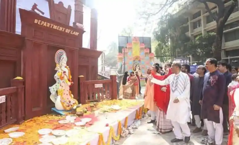 জগন্নাথ বিশ্ববিদ্যালয়ে সরস্বতী পূজা, পূজার আনুষ্ঠানিকতা ও দর্শনার্থীরা. Channel i News - চ্যানেল আই নিউজ