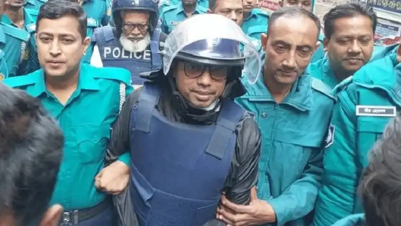 পুলিশের সঙ্গে বিক্ষোভকারীরা, বাংলাদেশ. Channel i News - চ্যানেল আই নিউজ