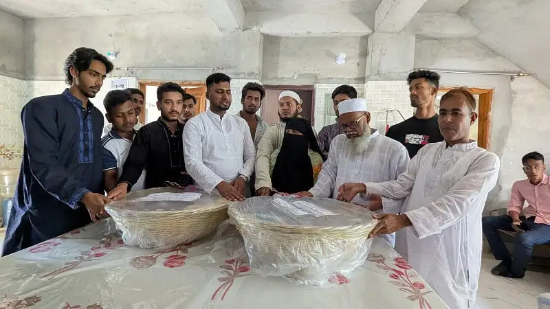 তারেক রহমানের ঈদ উপহার বিতরণ, শহীদ মঈনুলের বাড়িতে. Channel i News - চ্যানেল আই নিউজ