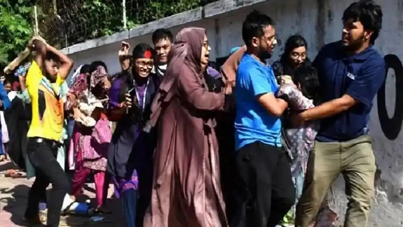মার্কিন অ্যাওয়ার্ড পেয়েছেন জুলাই আন্দোলনের নারীরা. Channel i News - চ্যানেল আই নিউজ