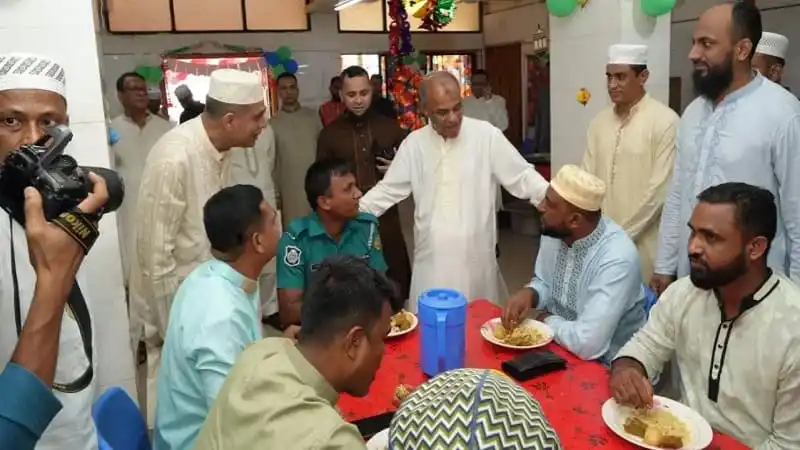 রাজারবাগ পুলিশ লাইন্সে স্বরাষ্ট্র উপদেষ্টার পরিদর্শন. Channel i News - চ্যানেল আই নিউজ
