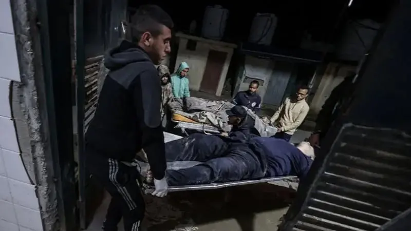 গাজায় ইসরায়েলি হামলায় আহত ব্যক্তিদের চিকিৎসা দেওয়া হচ্ছে. Channel i News - চ্যানেল আই নিউজ