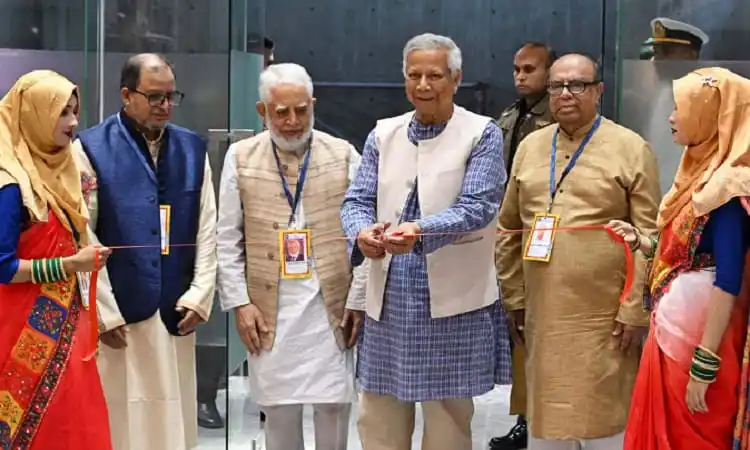 প্রধান উপদেষ্টা ও কর্মকর্তাদের সাথে বৈঠক করছেন বিভিন্ন ব্যক্তি. Channel i News - চ্যানেল আই নিউজ