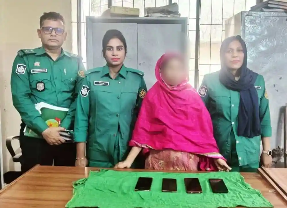 মোবাইল চুরির জন্য দোকানে ঢুকে কৌশলে শিউলি আটক. Channel i News - চ্যানেল আই নিউজ
